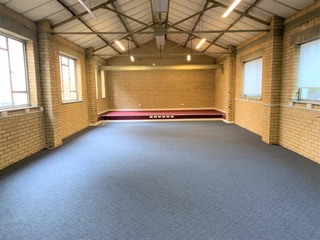 Lot: 87 - COMMERCIAL PROPERTY WITH POTENTIAL - 